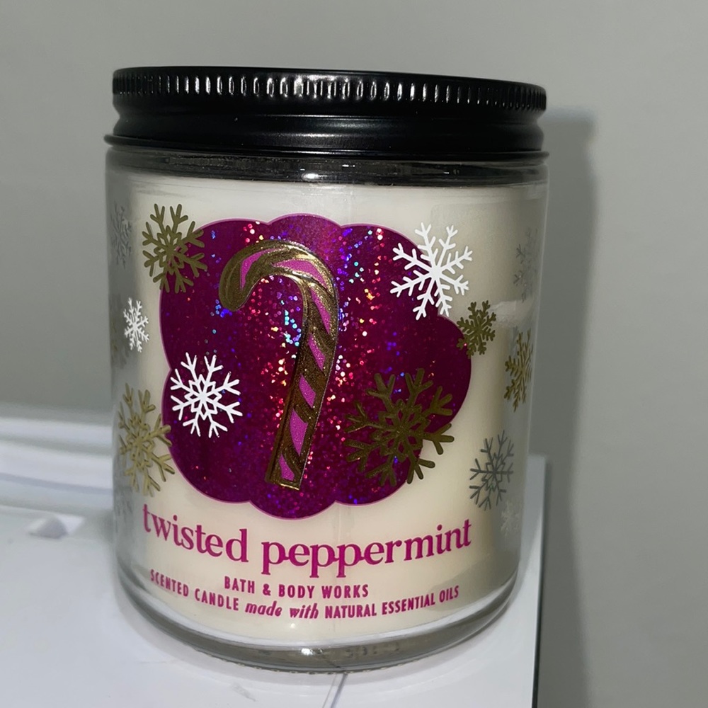 bath and body works: twisted peppermint scented candle